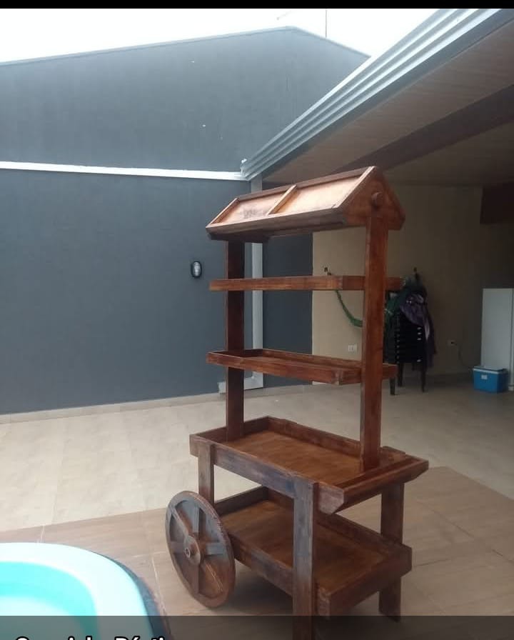 Carrinho de bar — Peça móvel com roda de carroça, peça artesanal em madeira da Guerrinha Rústico
