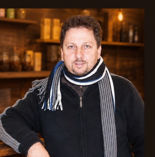 Paulo Guerra, responsável pela produção artesanal da Guerrinha Rústico